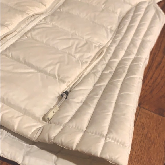 White puffer vest - Picture 2 of 3